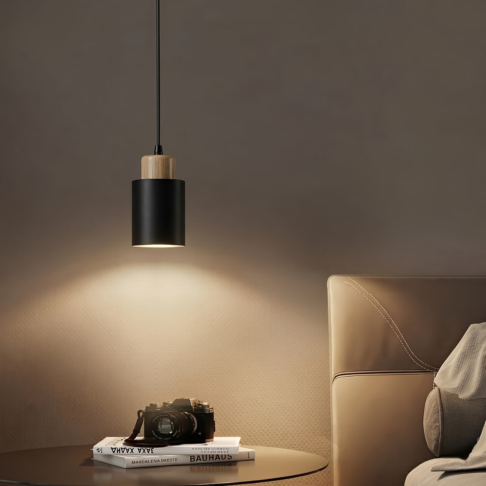 Luminária de Pêndulo Estilo Casa de Campo Moderna, Luminária Preta Fosca, Luminária de Pêndulo Cilíndrica de Metal e Madeira com Veios Vintage, Altura Ajustável, Base E27, Luminária Suspensa Elegante Adequada para Cozinha, Mesa de Jantar, Quarto, Lâmpada Não Inclusa