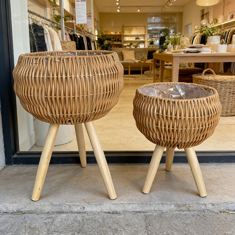 Conjunto de Vaso de Rattan Boho com Tripé de Madeira, 2 unidades/1 unidade, Cesto de Vime Entrançado à Mão com Forro Impermeável, 2 Tamanhos, Respirável, Ideal para Plantas de Interior, Sala de Estar, Varanda, Apartamento, Perfeito para Alugadores, Presente de Jardinagem, Decoração de Casa