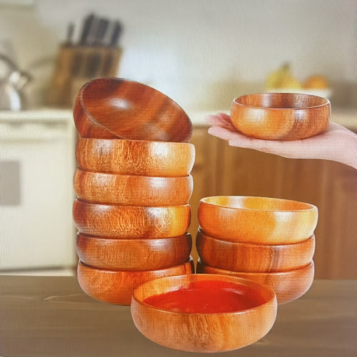 Esculpido à mão em madeira de acácia natural, esta peça versátil serve múltiplos propósitos, desde pipocas a nozes, adicionando um toque de natureza à sua mesa de jantar. O seu design compacto e requintado transforma cada refeição num banquete para os olhos e o paladar.
