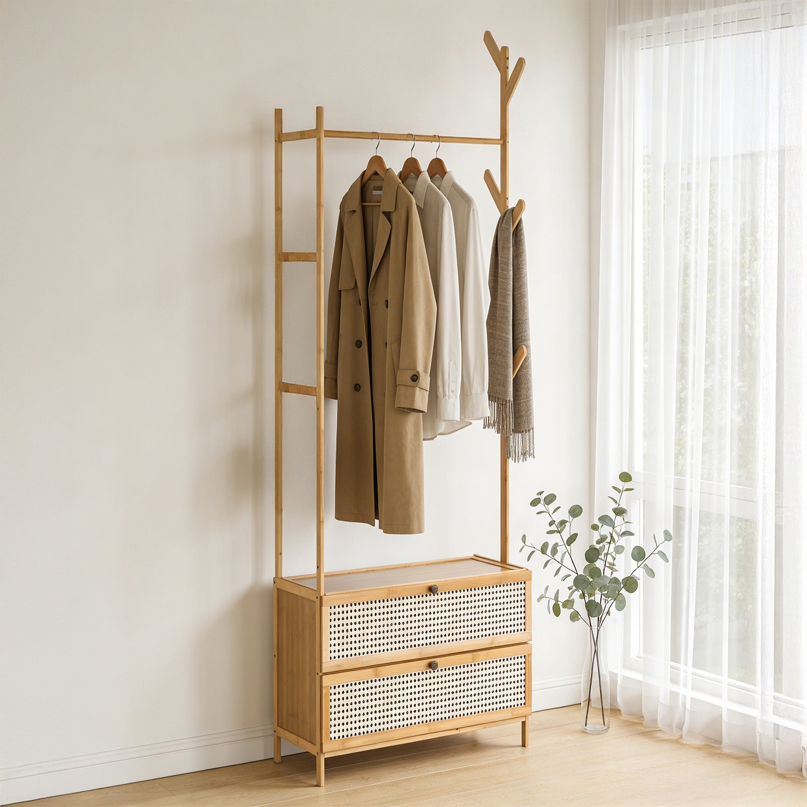 Suporte de Sapatos Oculto de Bambu para Poupar Espaço com Cabide - Armário de Sapatos com Design Ventilado, Cabide, Armário Aberto, Suporte de Roupa e Casacos Multiusos com Ganchos, Barra de Roupa de Madeira com Prateleiras para Hall de Entrada e Sala de Estar (Madeira Natural, 50x30x161cm)