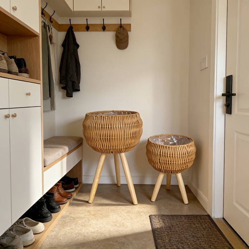 Conjunto de Vaso de Rattan Boho com Tripé de Madeira, 2 unidades/1 unidade, Cesto de Vime Entrançado à Mão com Forro Impermeável, 2 Tamanhos, Respirável, Ideal para Plantas de Interior, Sala de Estar, Varanda, Apartamento, Perfeito para Alugadores, Presente de Jardinagem, Decoração de Casa