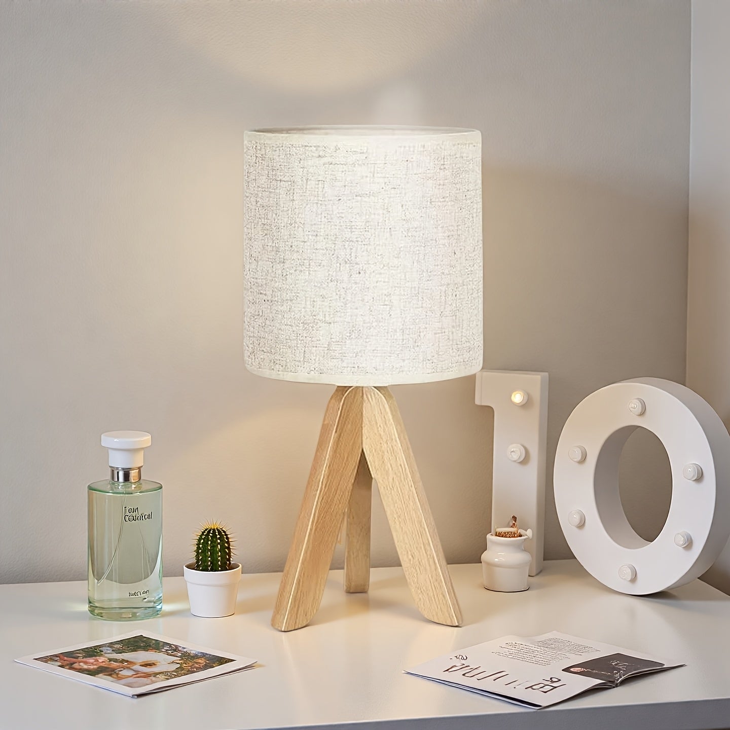 Abajur de Mesa Pequeno, Abajur Infantil Fofo com Cúpula de Tecido e Base de Tripé de Madeira, Luminária de Mesa de Cabeceira, Adequado para Crianças, Escritório, Estudo, Quarto, Dormitório, Mesa de Centro