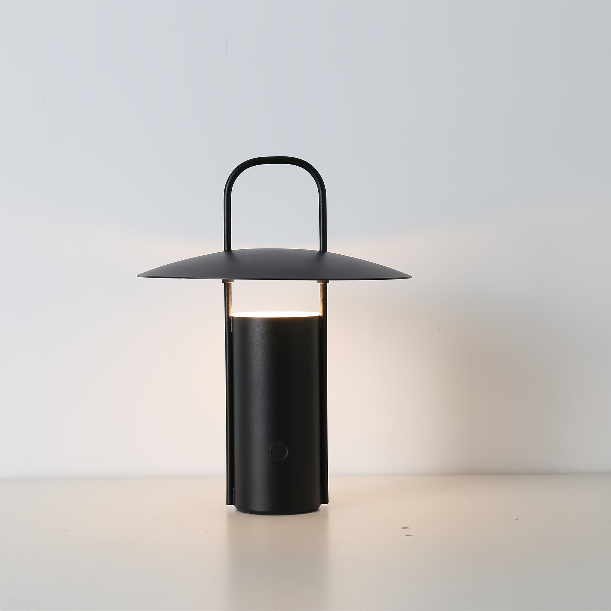 Candeeiro de Mesa Sem Fios Clássico, com Controlo Tátil para Cores LED e Brilho Ajustáveis. Recarregável por USB. Adequado para Uso em Quartos, Salas de Estar, Cafés, Hotéis, Etc. Ideal para Ambiente Romântico de Noites de Encontro.